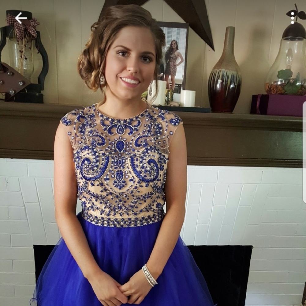 Beautiful semi dress - Picture 2 of 3